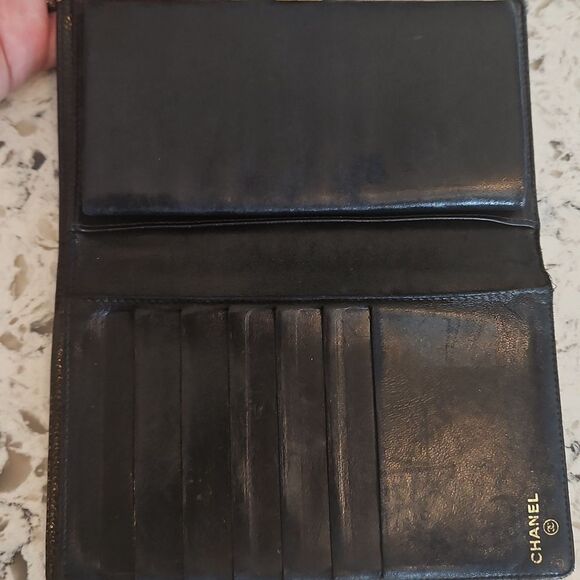 Chanel Caviar Timeless CC Black Leather Wallet with Kisslock Closure - Picture 9 of 17